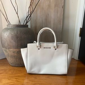 MICHAEL KORS SELMA LARGE EAST WEST SATCHEL